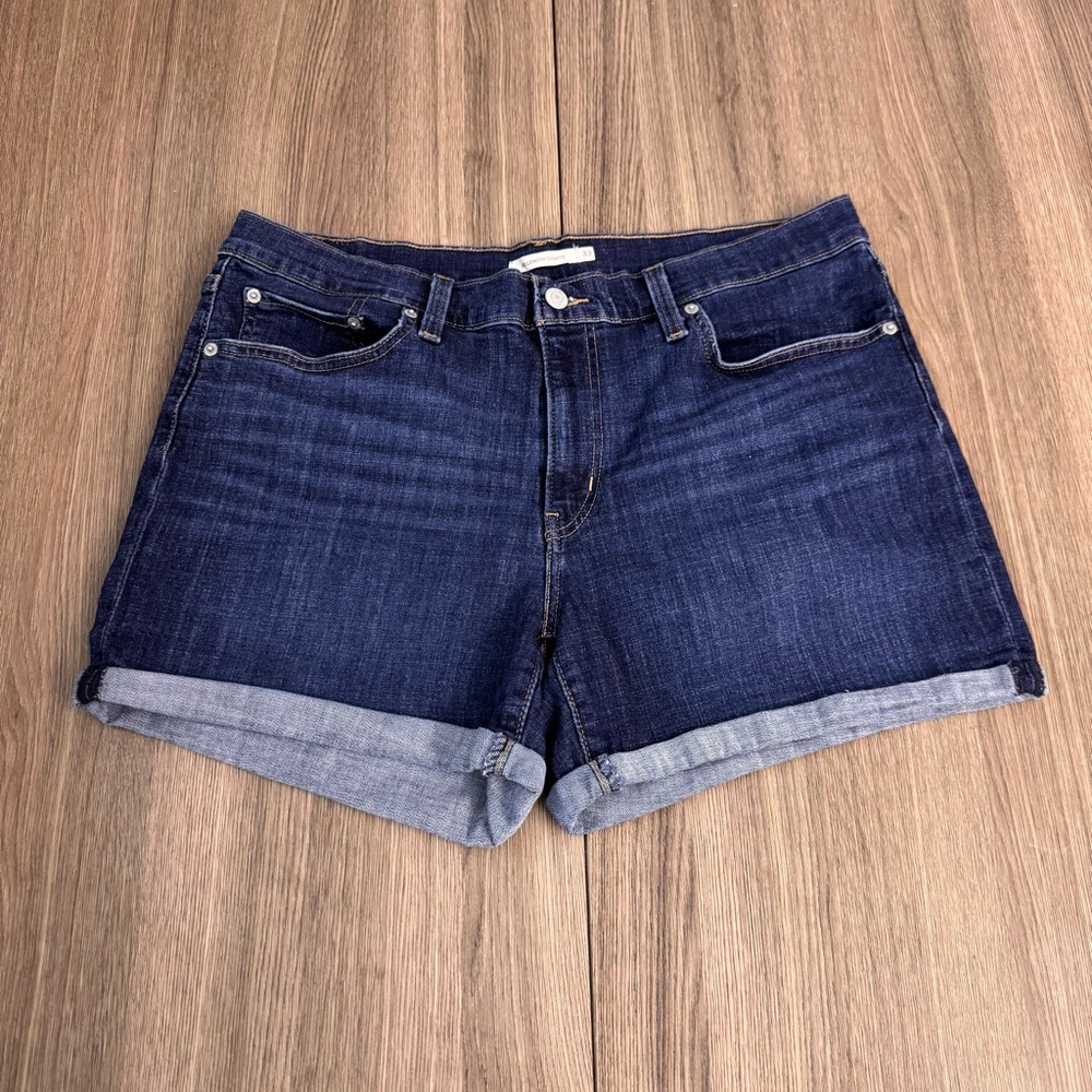 Levi’s Women’s Mid Length Denim Shorts Size 33 Dark Wash Cuffed Casual Classic